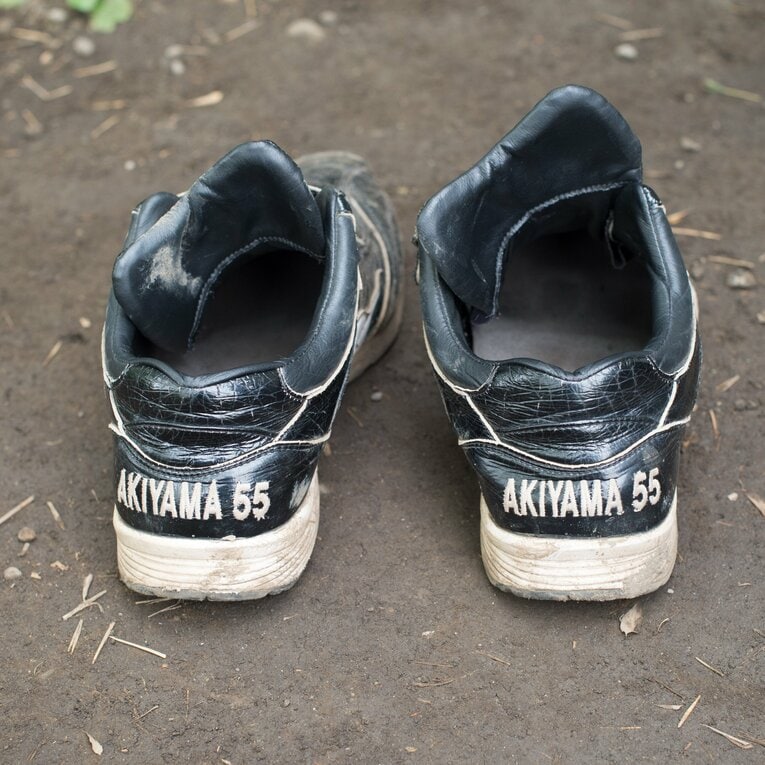横浜創学館に残る秋山のシューズ　©Nanae Suzuki