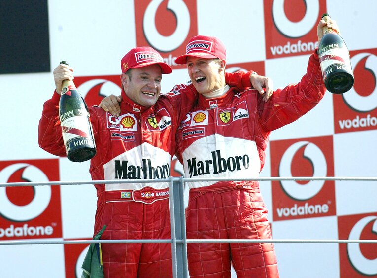 2002年のバリチェロとシューマッハ。この年、シィーマッハの11勝に対し、バリチェロは4勝を挙げた　©Getty Images