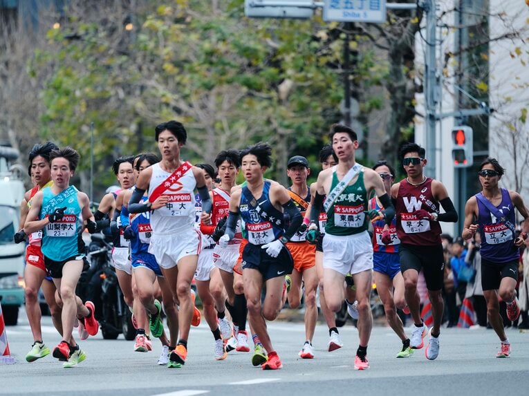 【昨年の箱根駅伝】中大1区の溜池一太（2年）。序盤は先頭に立つシーンもあったが、集団から遅れ区間19位だった　©Yuki Suenaga