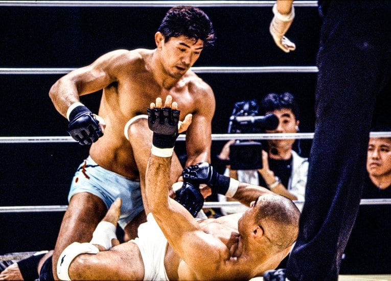 号泣する桜庭和志、高田延彦のハッピーエンド、伝説のミルコvs.ノゲイラ… カメラマンが目撃したMMA東京ドーム大会の衝撃の瞬間(18)