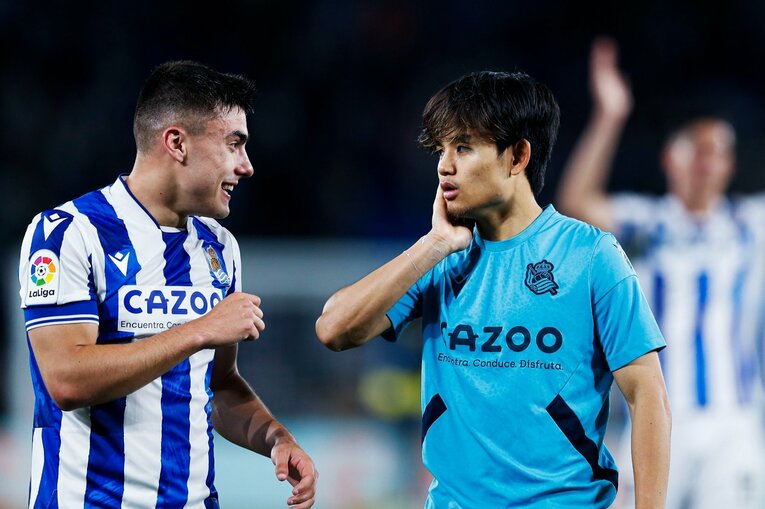 「久保建英がスペイン紙の一面に！」子供サポ「タケが決めるよ」予言通りマドリーを圧倒“ソシエダの熱狂”は翌日も…カメラマンは見た(111)