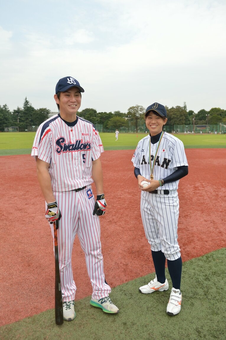 日本初の「兄妹プロ野球選手」として女子野球で活躍、同じく天才打者と呼ばれた妹・友紀さんと　©Hideki Sugiyama