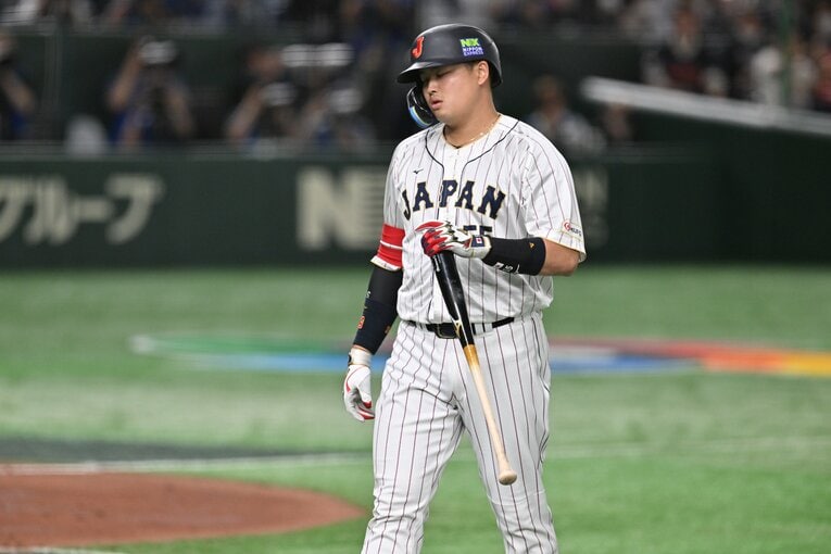 2試合を終えていまだノーヒットの村上宗隆。強化試合から不調が続いている　©Naoya Sanuki