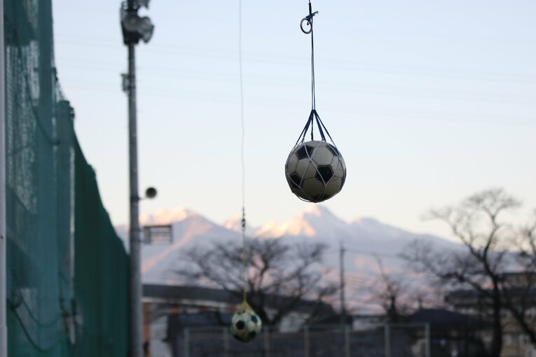 韮崎高校のグラウンド　©︎Takahito Ando
