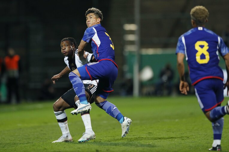 「CLやELに出ているドイツ有望株のフィジカルに負けず…」パリ世代日本代表を撮って感じた“肉体とハートの充実ぶり”(39)