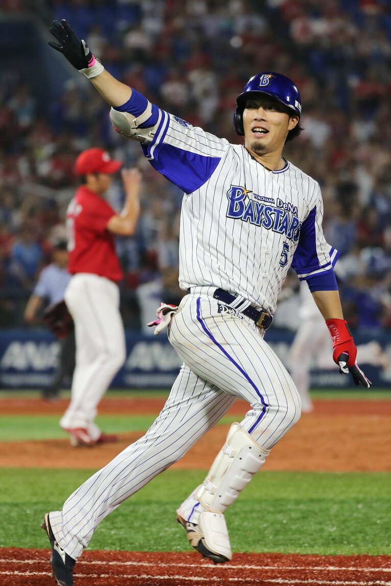 2018年8月、広島戦でサヨナラ打を放った倉本 ©JIJI PRESS