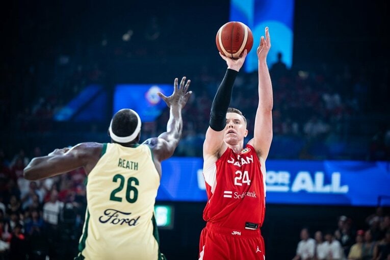 チーム最多の33得点を挙げたホーキンソン。3Pも決めるなど幅の広さを見せた　©FIBA