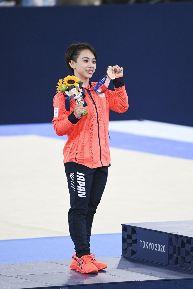 子役の芸能活動も体操のため　村上茉愛が女子個人初のメダルを獲るまで「リオから昨日まで泣きつくしたというくらい泣きました」(12)