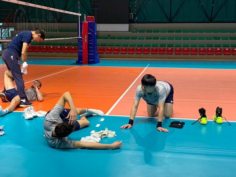 クールダウン中もチームメイトに積極的に話しかけていた大塚　©︎Noriko Yonemushi