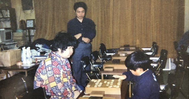 赤ん坊なのに「大人言葉」、毎日8冊超速読…父が明かす糸谷哲郎八段伝説【故・村山聖九段との指導対局も】