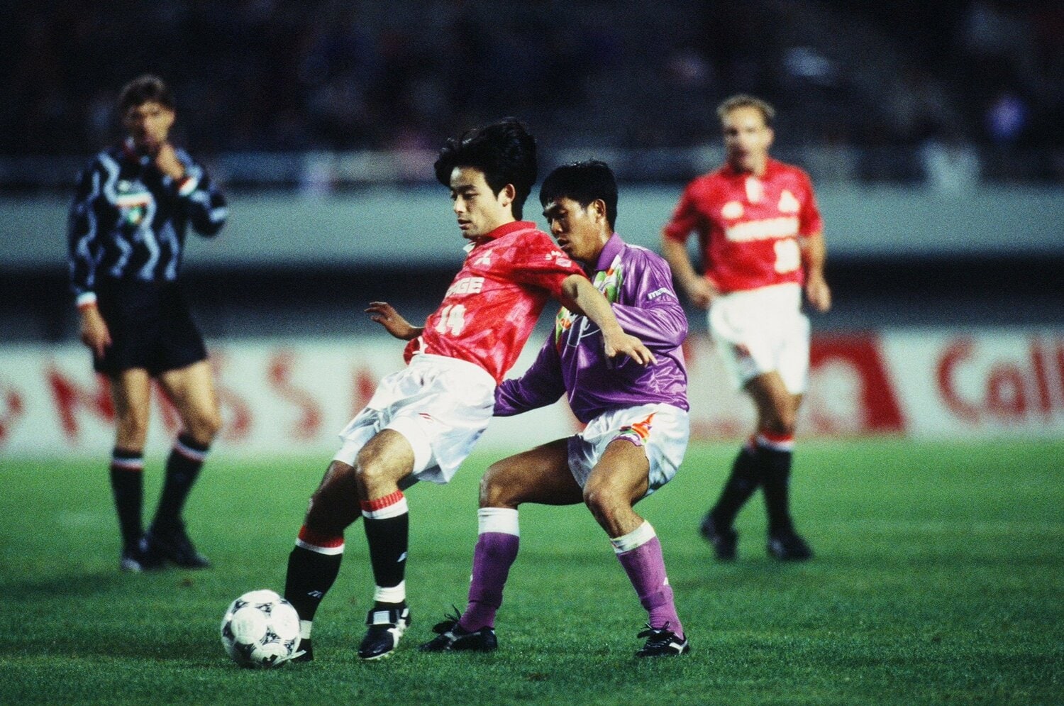 菊原志郎と森保一のマッチアップ（1994年）©︎J.LEAGUE