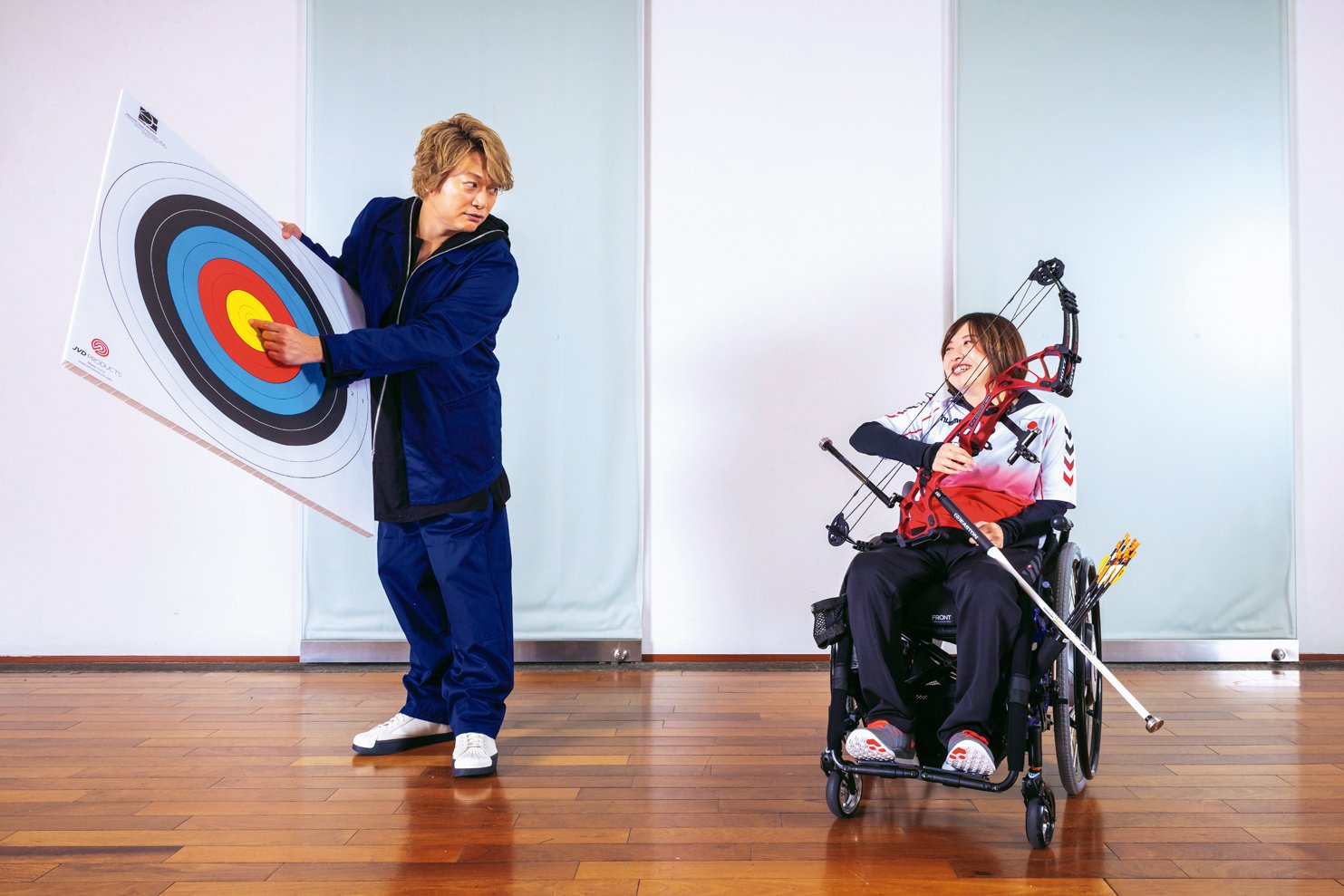 アーチェリー女子の岡崎愛子と対談した香取 ©︎Takuya Sugiyama