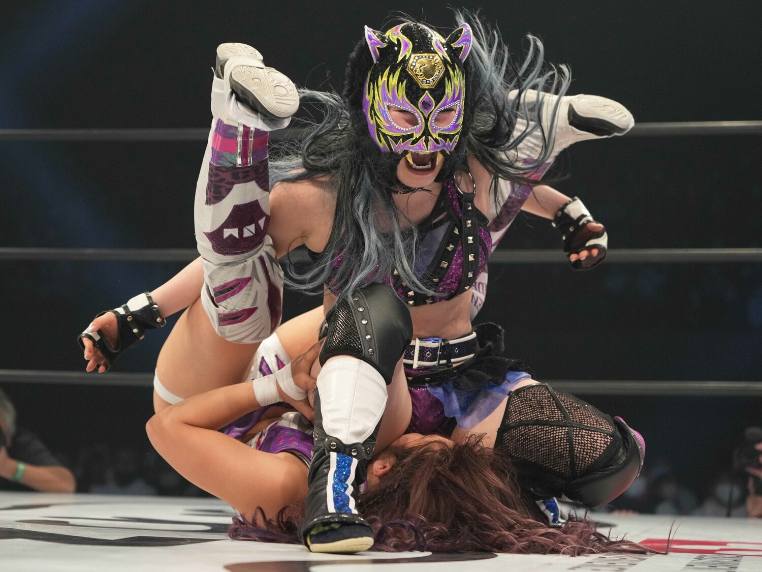 丸め込み合戦も超高速　©Essei Hara