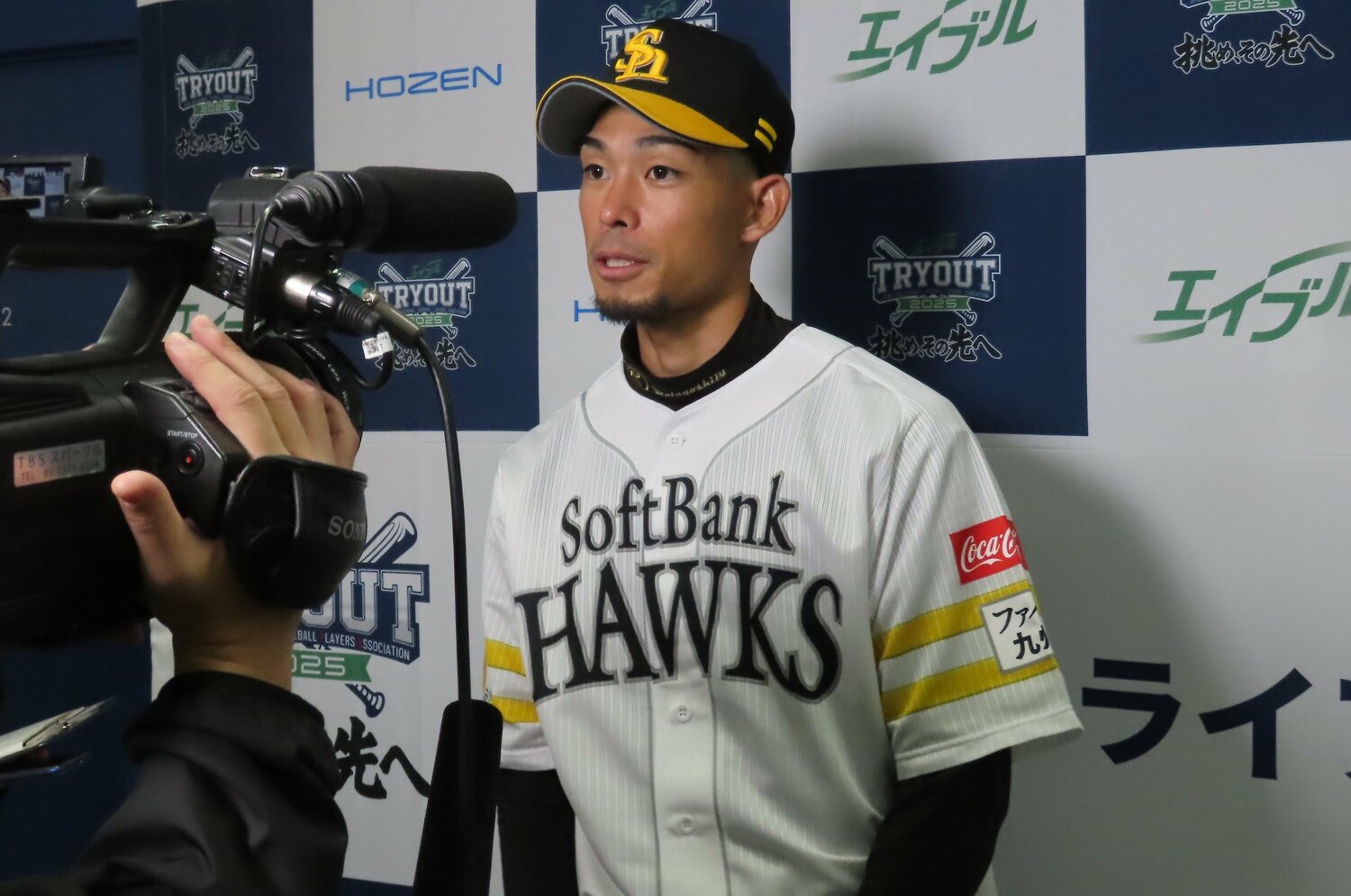 インタビューに応じる又吉　©Kou Hiroo