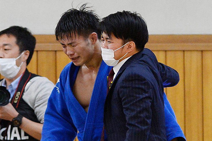 勝利した阿部は人目をはばからず涙した　(C)Itaru Chiba