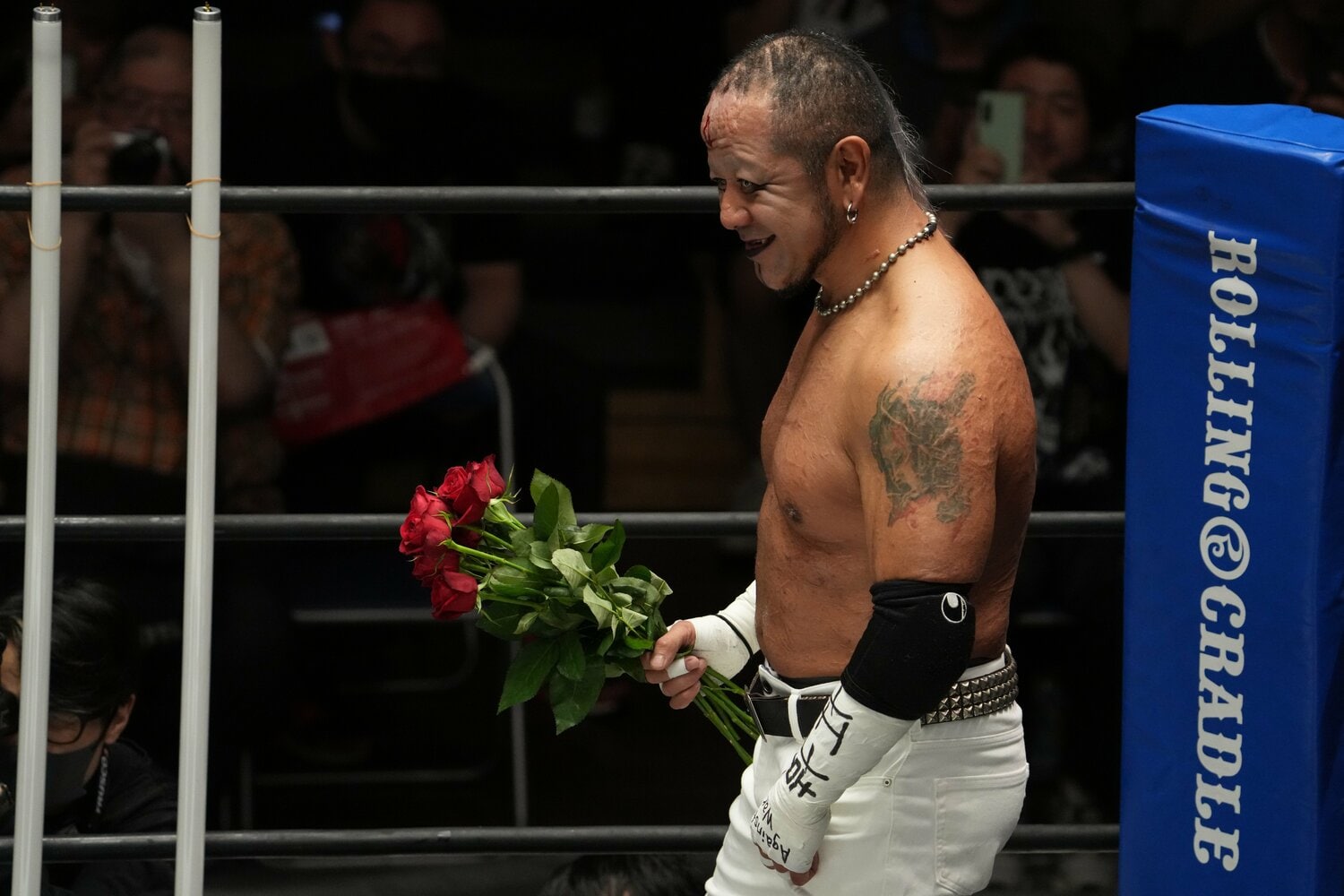 “デスマッチのカリスマ”葛西純。50歳にしてIWGPジュニアのベルトに挑んだ　©Masashi Hara