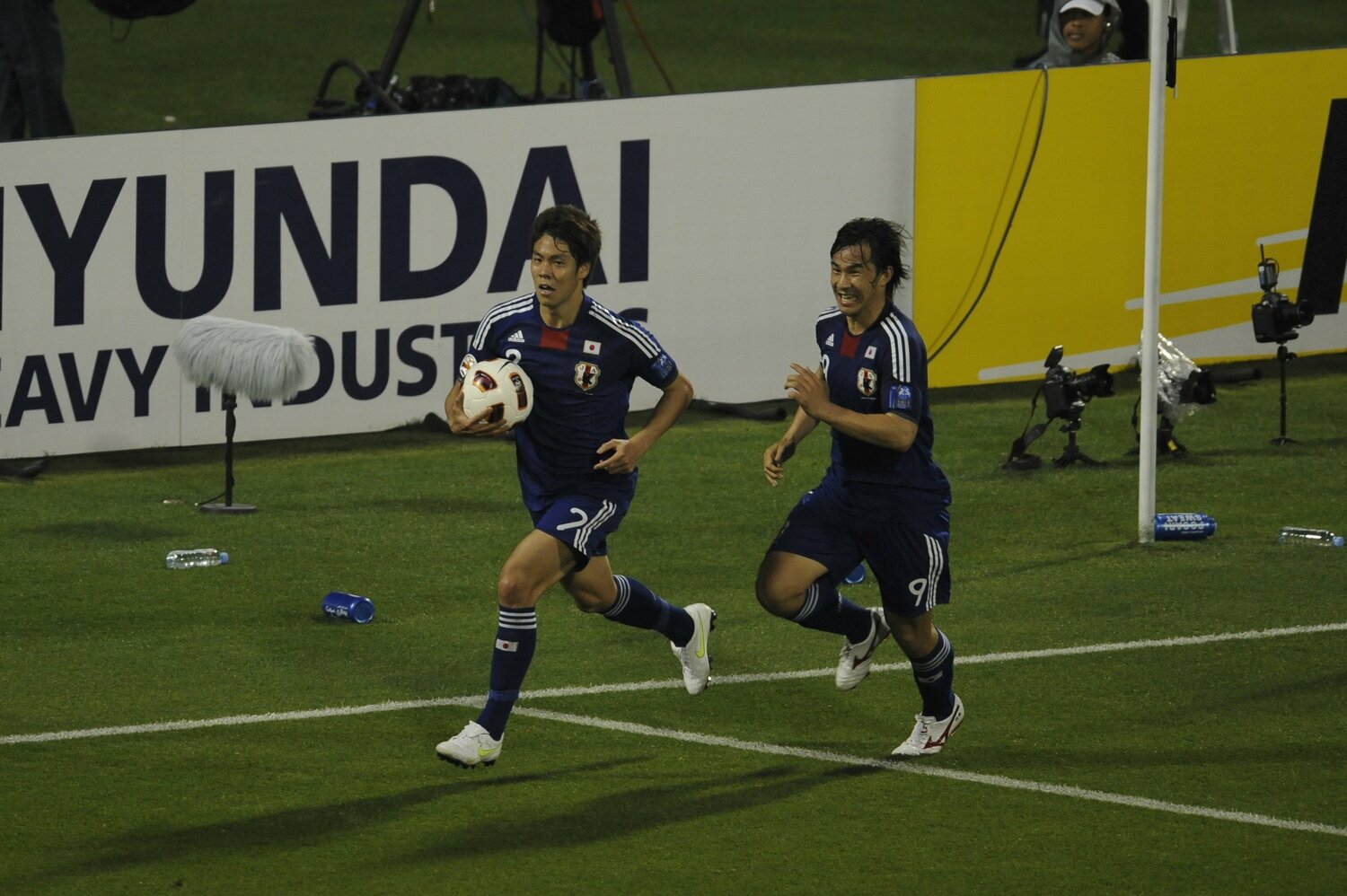 試合終了間際に劇的な決勝ゴールを決めた伊野波雅彦　©Takuya Sugiyama