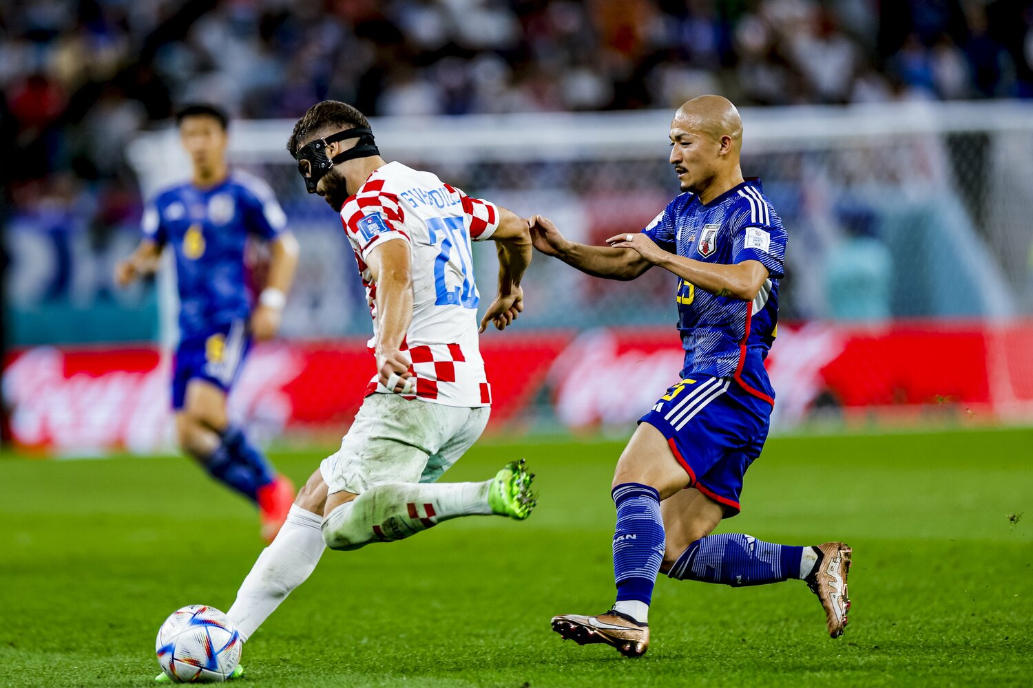 日本の攻撃陣の前に立ちふさがったヨシュコ・グバルディオル　©Kiichi Matsumoto/JMPA