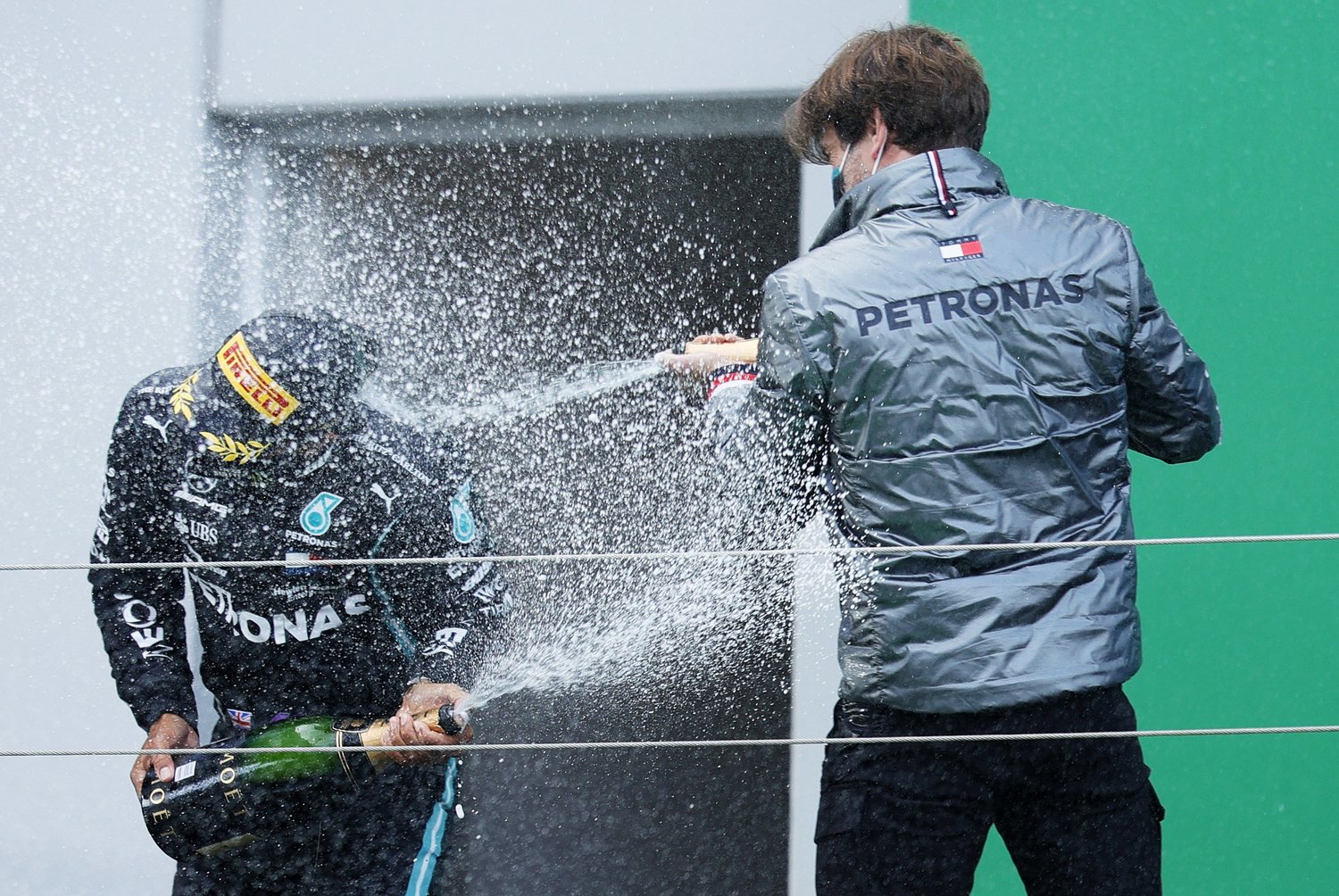 ステファン・ロードとのシャンパンファイトで喜びを爆発させた　(C)Getty Images