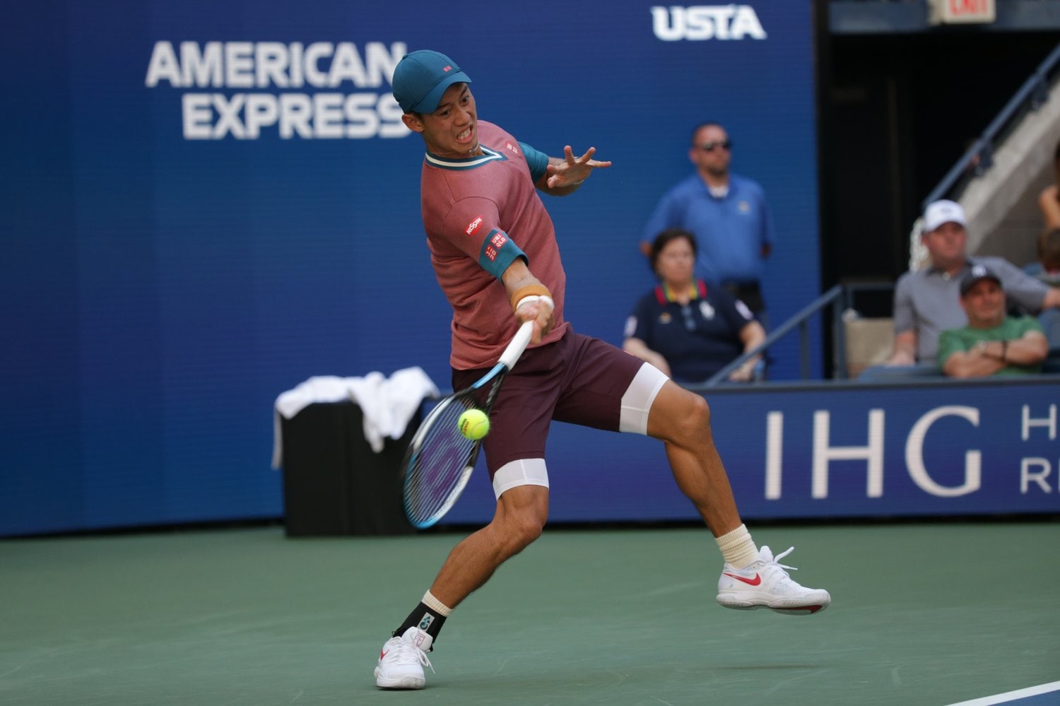 深めの球を丁寧に放つことでチャンスを待ち、一気に攻める戦い方をジョコビッチにぶつけた　©Hitomasa Mano