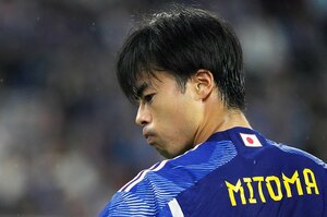 「三笘薫ユニの若者が深夜の名古屋栄にワンサカいる…」人気者ぶりはブライトン1年目が偉大だから「ミトマ＝強豪キラー」が分かる数字