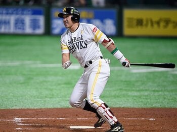 内川聖一は当代最高の右打者である。あまりにも圧倒的な3つの数字。＜Number Web＞ photograph by Naoya Sanuki