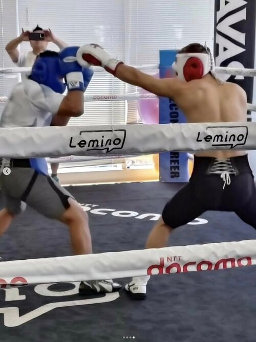 スパーリングの様子。写真はタパレスのInstagram（@officialmarlontapales）より
