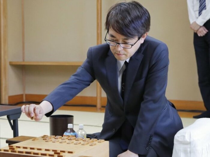 羽生善治九段、これぞレジェンドの格！「目の前に羽生さんがいる」重み。夢のタイトル100期へ竜王戦挑戦者決定戦進出。＜Number Web＞ photograph by Kyodo News