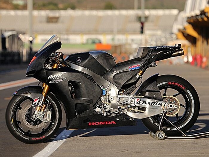 エンジン規則改定が物語る、モトGPクラスの未来。～共通ソフト化に対抗するメーカー～＜Number Web＞ photograph by Satoshi Endo