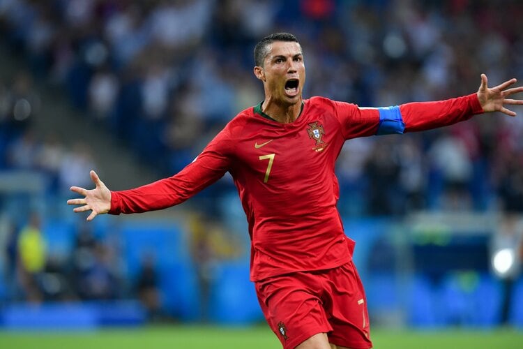 国民的なアイドル」C・ロナウド37歳は母国で今、どう見られている