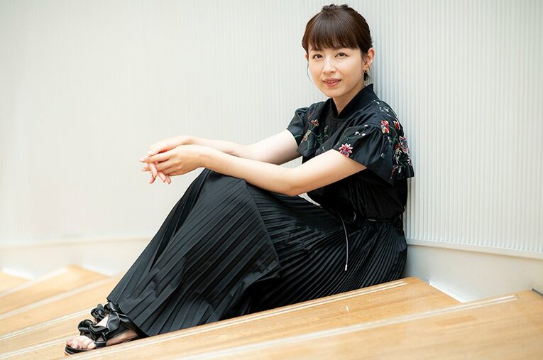 元フジテレビアナウンサーで現在はフリーで活躍する平井理央さん。6年半務めたフジの人気スポーツ情報番組『すぽると！』の2代目メーンキャスター時代を振り返るロングインタビュー ／ photograph by Miki Fukano