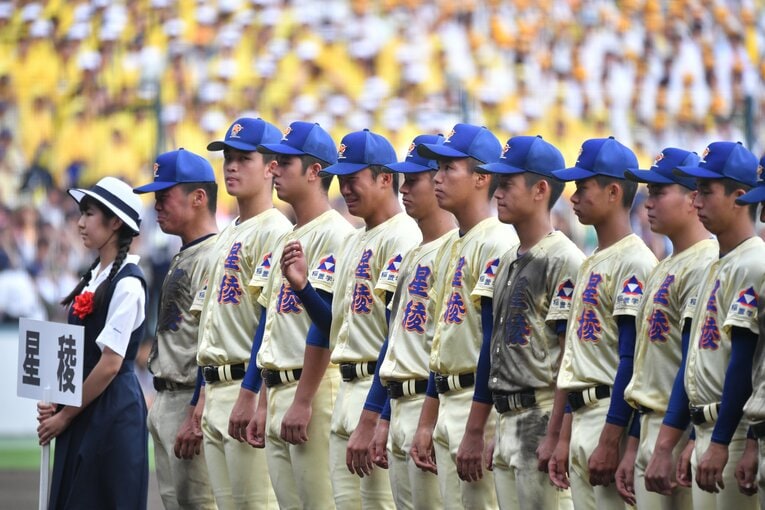 2019年夏の甲子園決勝。敗れた星稜・奥川は閉会式の最中に涙が堪えきれずに…　©︎Hideki Sugiyama
