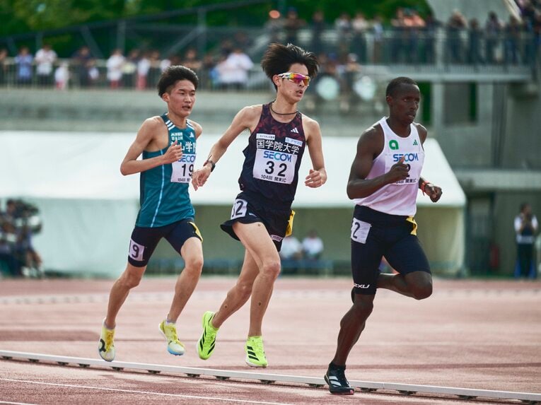 関カレ2部5000ｍで日本人2位となる6位に入った折田。先頭の留学生集団に果敢に勝負を挑むなど積極性も目立った　©︎Yuki Suenaga