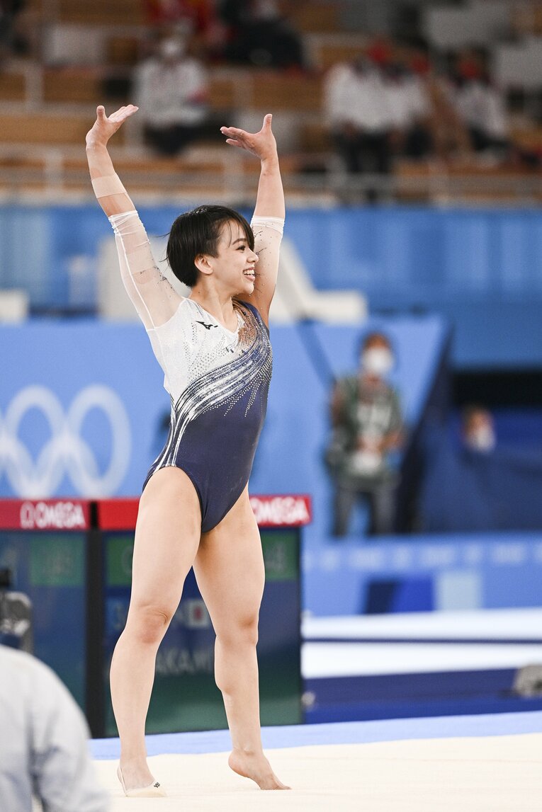 東京五輪では、種目別ゆかで村上茉愛が銅メダルを獲得　©JMPA