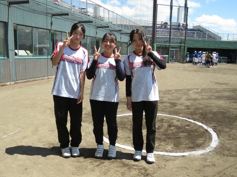 右から水上さん、久保田さん、谷口さん　©Kou Hiroo