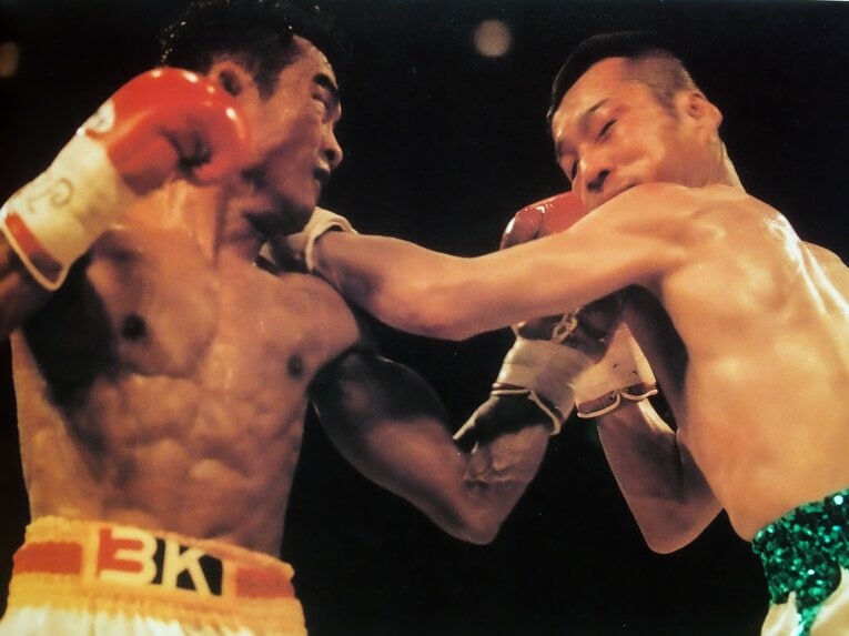 ウィラポン・ナコンルアンプロモーションに失神KOで敗れ王座から陥落。再戦でもTKO負けを喫した