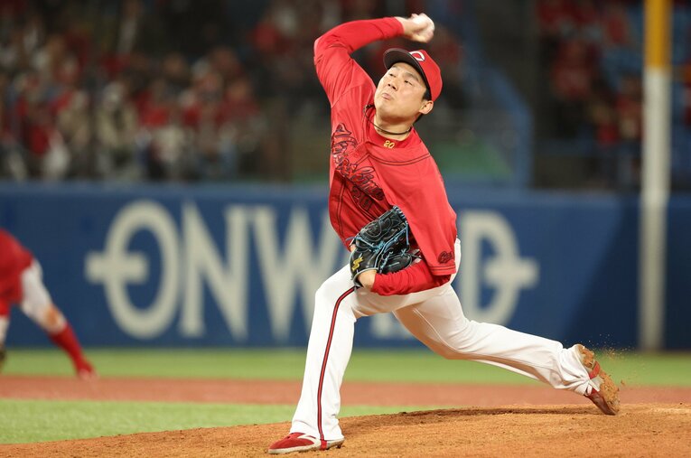 WBCでの負傷以来、本来の投球ができなかった昨季と比べ、今季は見違えるような投球を続けている栗林 ／ photograph by JIJI PRESS