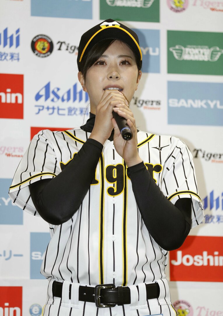 昨年限りで現役を引退した高塚南海さんは前田の大親友だ　©︎JIJI PRESS