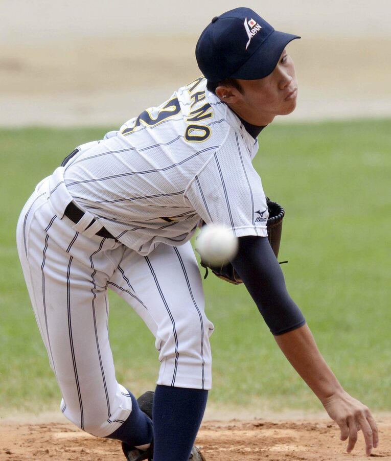 高校日本代表、予選第1ラウンドのチェコ戦を力投する岡野　©KYODO