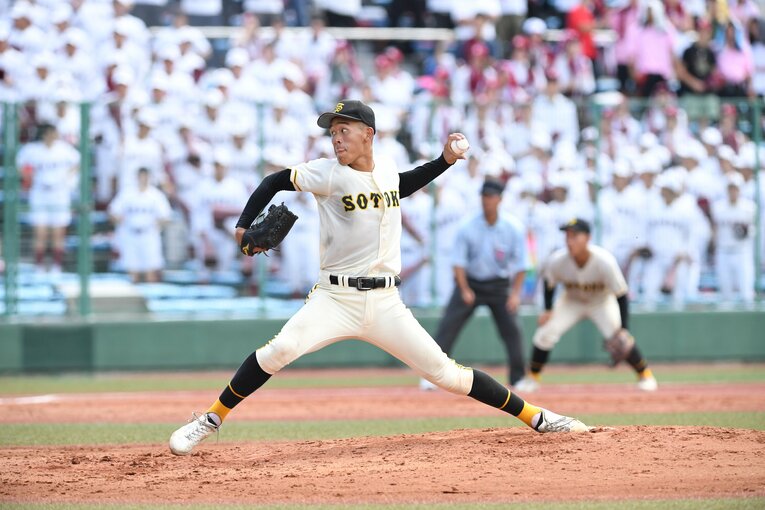 崇徳のエース左腕、徳丸凜空。昨夏の敗戦から成長の跡が見られる ©Kota Inoue