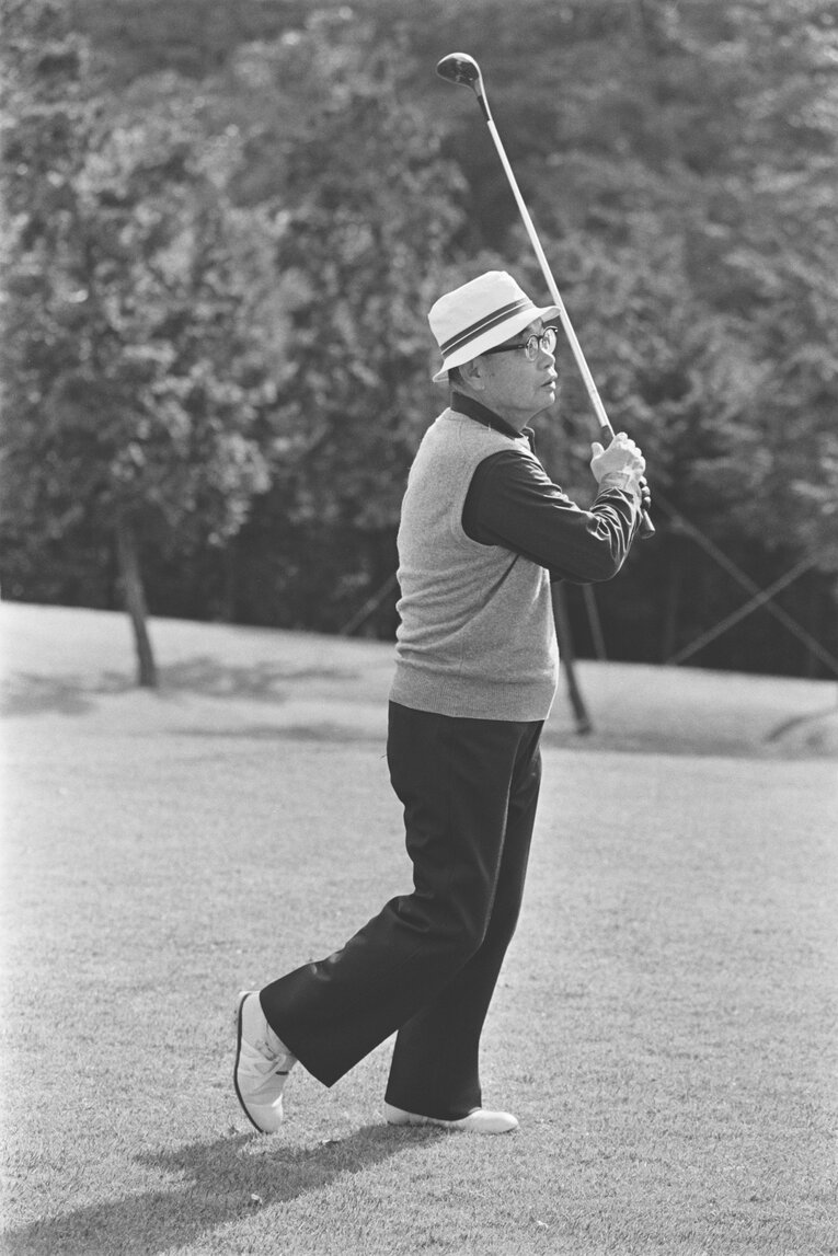 大山康晴のゴルフスイング。1985年『オール讀物』フェアウェイ交友録より　©BUNGEISHUNJU