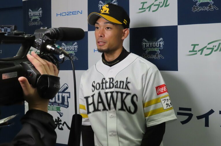 インタビューに応じる又吉　©Kou Hiroo