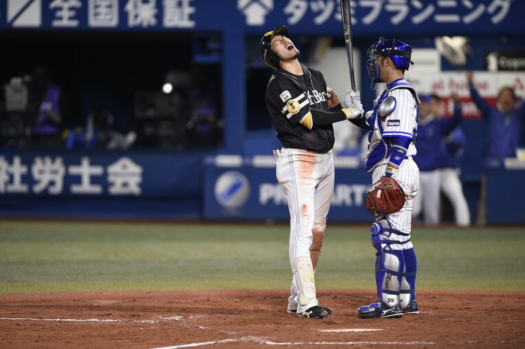 DeNA時代の嶺井　©BUNGEISHUNJU