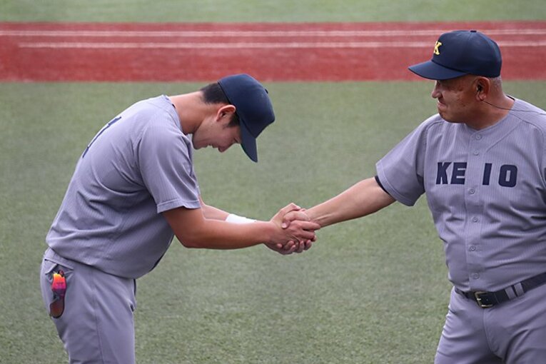 堀井監督と握手をかわす正木智也　©︎Yu Takagi