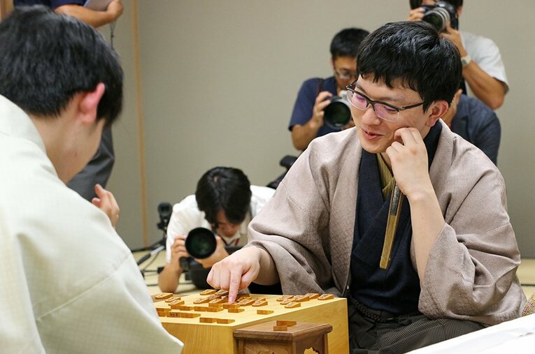 王位戦終了直後、再び永瀬拓矢が藤井聡太に挑み、将棋の研鑽に励む日々を語り尽くしてくれた ／ photograph by Shintaro Okawa
