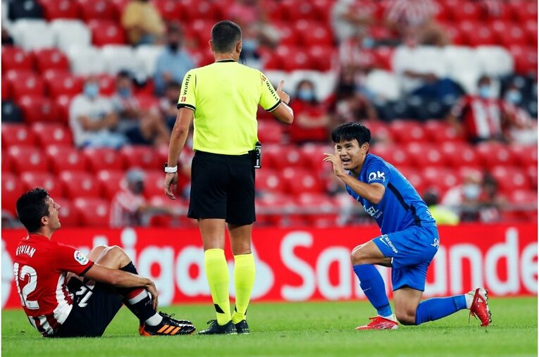 久保建英を間近で撮って気づいた《試合前ルーティンとファールを受けた後のクセ》 韓国の至宝イ・ガンインとの共存はどうなる？(17)