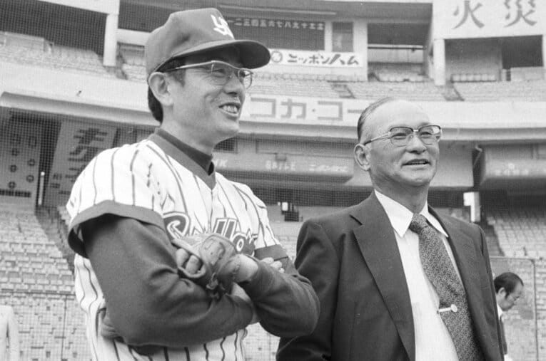 ヤクルト監督時代の広岡達朗と、「V9」指揮官の川上哲治。92歳の広岡が「巨人、そして川上への本当の思い」を語った ／ photograph by Sankei Shimbun