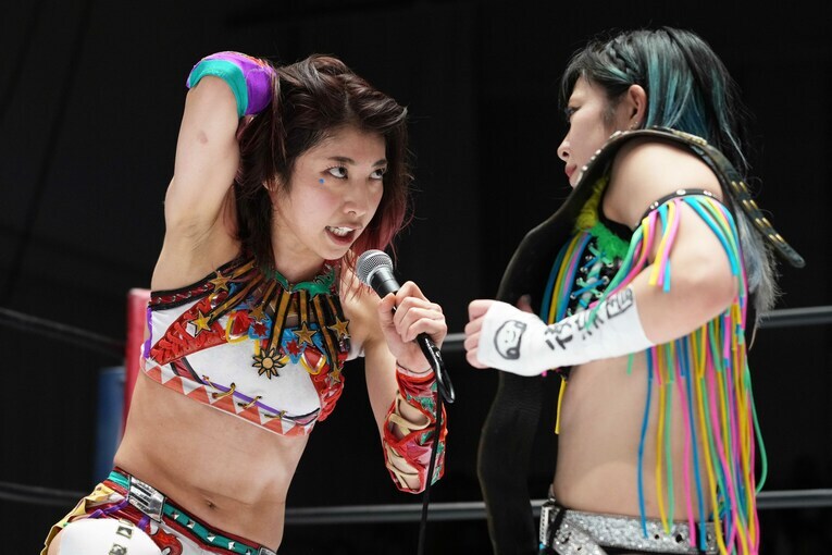 「また挑戦して、次はそのベルト、私が手にします」と話す向後桃 　©Essei Hara