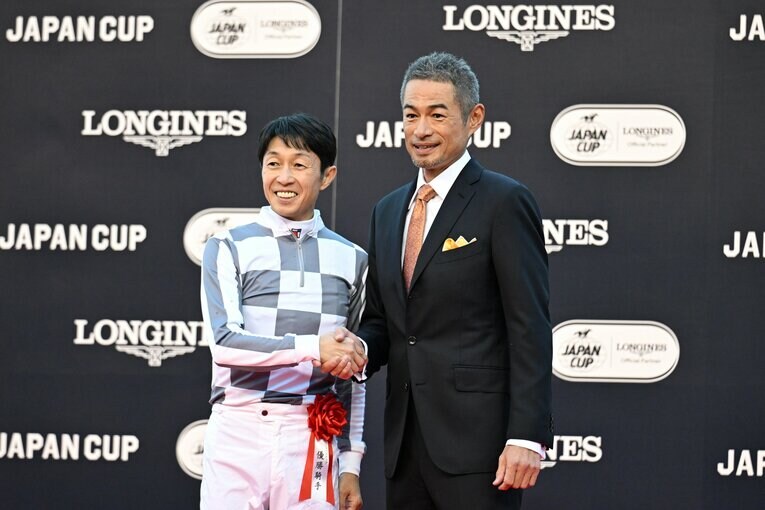 武豊とイチロー。ジャパンカップ表彰式で（9枚目／全10枚）©Keiji Ishikawa