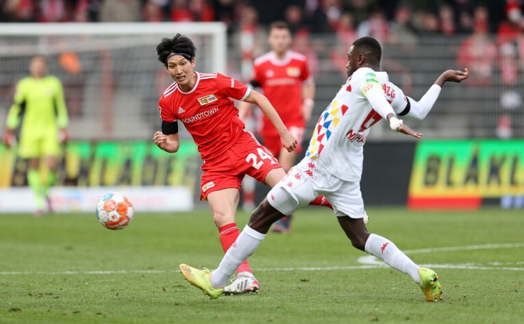 マインツ戦での原口　©Getty Images